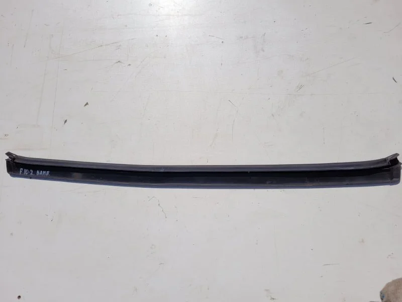 Уплотнитель капота BMW 5 F10/F11 N52B25 2010 - миниатюра 2