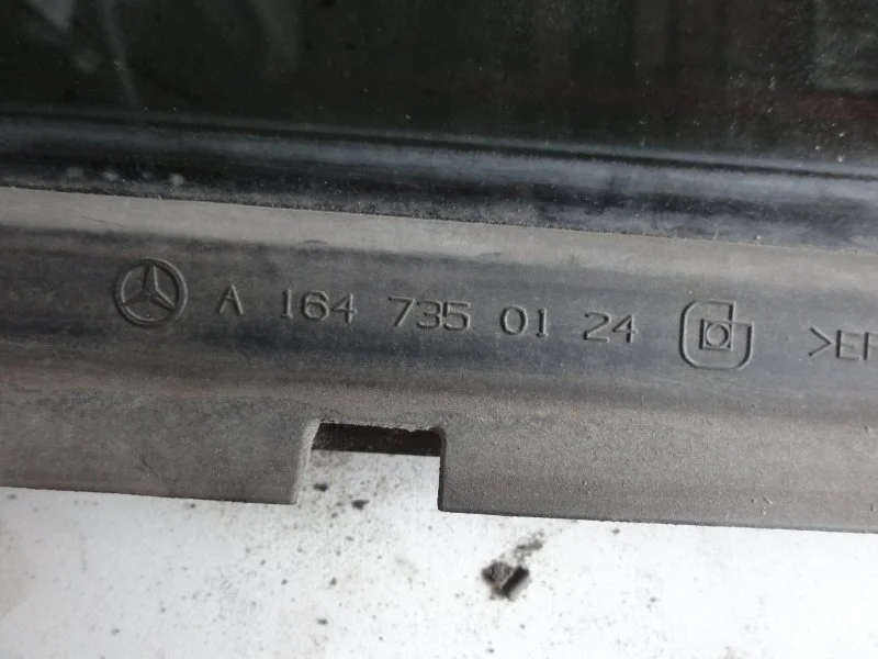 Форточка двери стекло задняя левая Mercedes-Benz - миниатюра 2