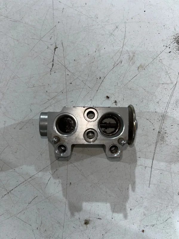 Клапан кондиционера BMW 3 E46 M43B19 2000 - миниатюра 2