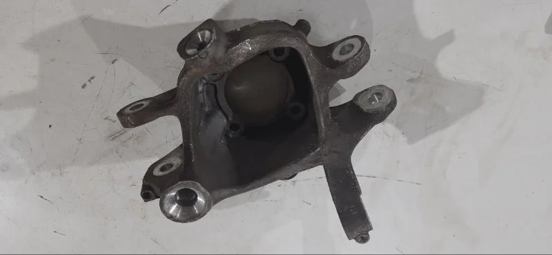 Кулак поворотный задний левый BMW 5 F10/F11 N52B25