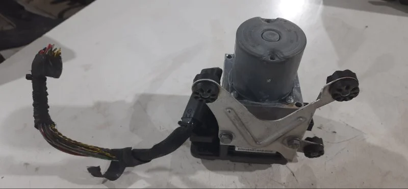 Блок ABS (насос) BMW 5 F10/F11 N52B25 2010 - миниатюра 2