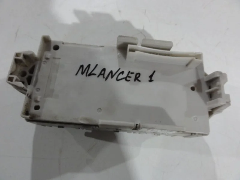 Блок предохранителей Mitsubishi Lancer CS9 4G18 - миниатюра 2