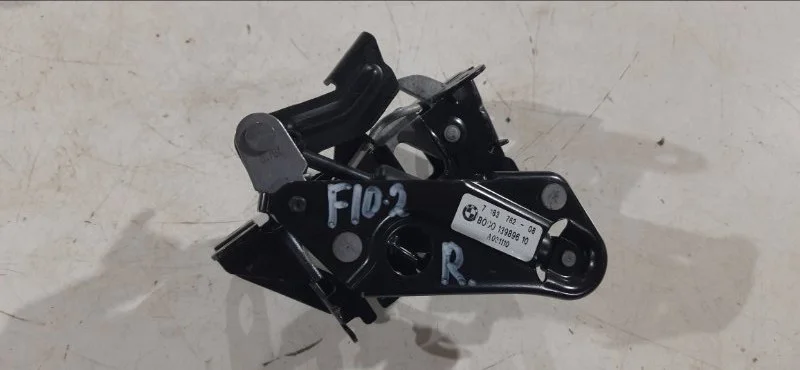 Замок капота правый BMW 5 F10/F11 N52B25 2010 - изображение 1