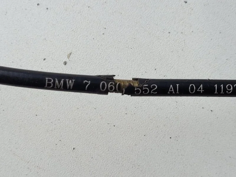 Трос замка капота BMW 3 E90/E91 N46B20 2005 - миниатюра 4