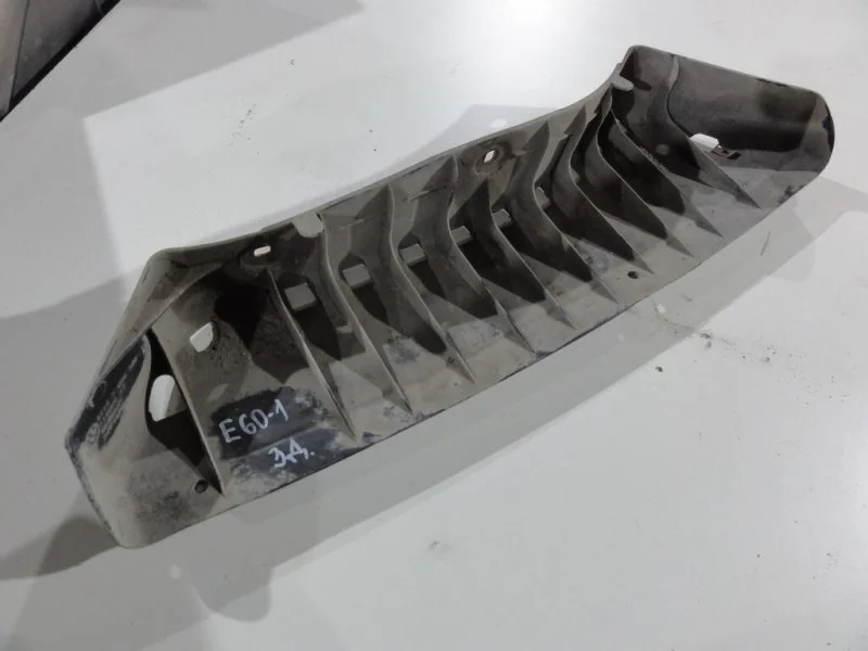 Кронштейн бампера задний BMW 5 E60/E61 N46B20BE - миниатюра 2
