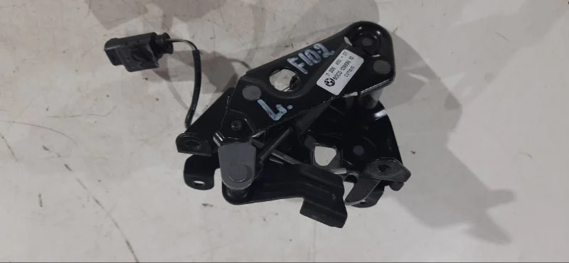 Замок капота левый BMW 5 F10/F11 N52B25 2010 - миниатюра 3