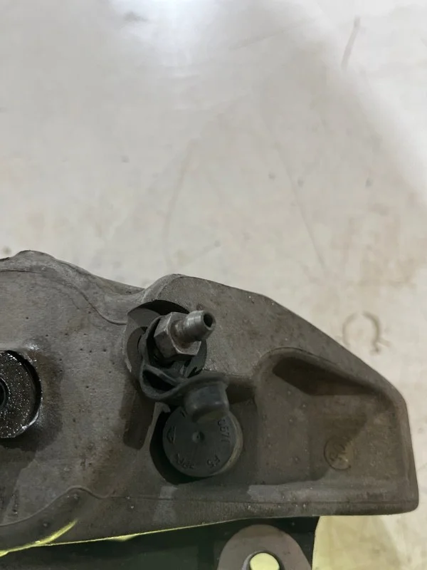 Суппорт тормозной передний левый BMW 5 E61/E60 - миниатюра 4