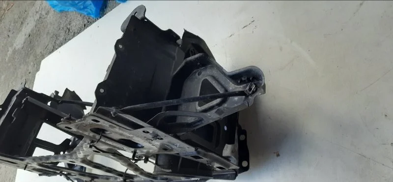 Панель передняя (телевизор) BMW Z4 E85 M54B30 2003 - миниатюра 4