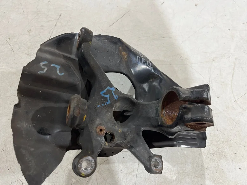 Кулак поворотный передний правый BMW 3 E46 M43B19 - миниатюра 2