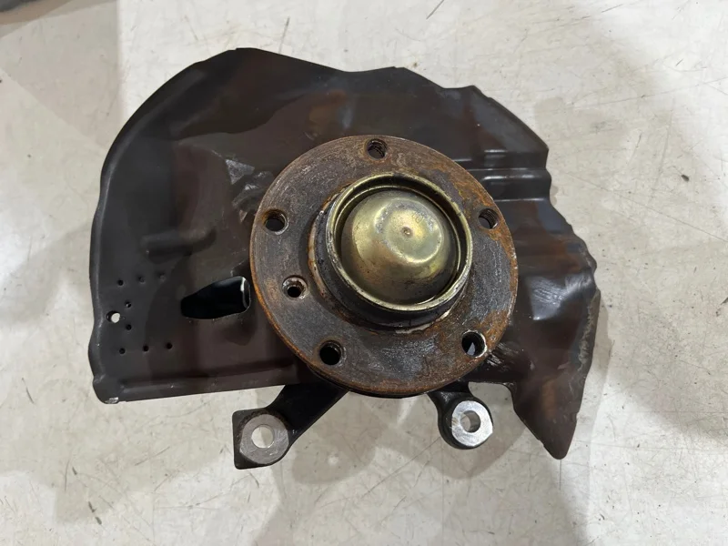 Кулак поворотный передний правый BMW 3 E46 M43B19 - миниатюра 3