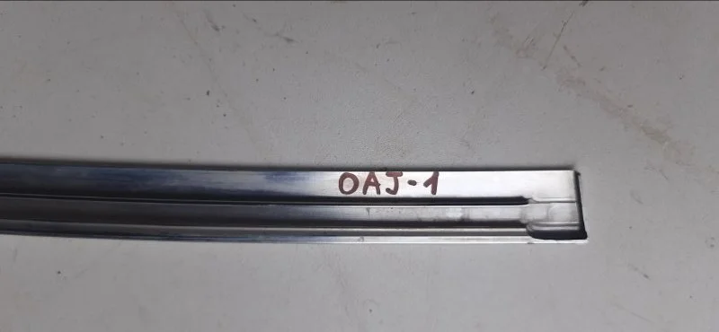 Накладка рамки двери передняя левая Opel Astra J - миниатюра 5