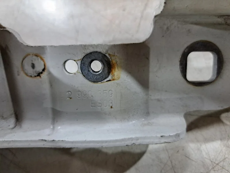Петля капота левая BMW X1 E84 N46B20 2011 - миниатюра 4
