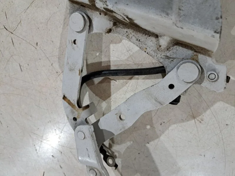 Петля капота левая BMW X1 E84 N46B20 2011 - миниатюра 6