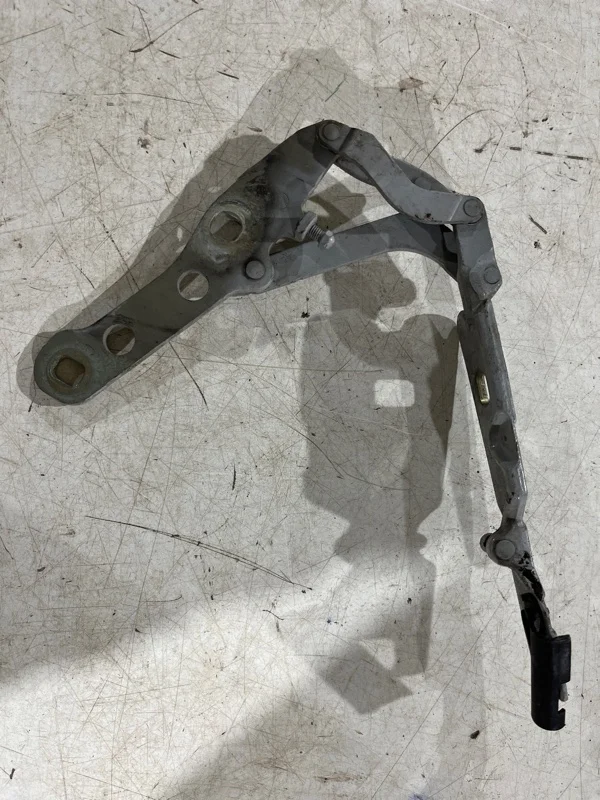 Петля капота правая BMW 3 E46 M43B19 2000 - миниатюра 3