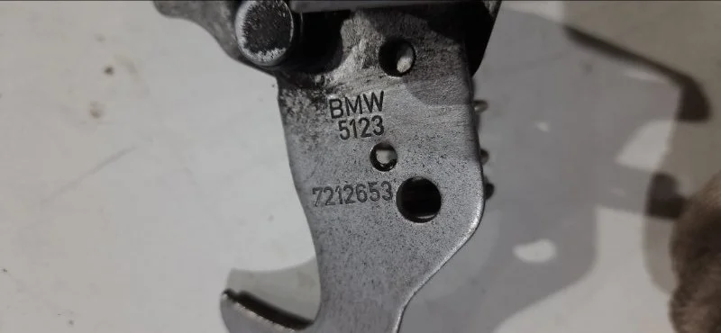Замок капота (крючок) BMW 3 E90/E91 N43B20 2010 - миниатюра 4