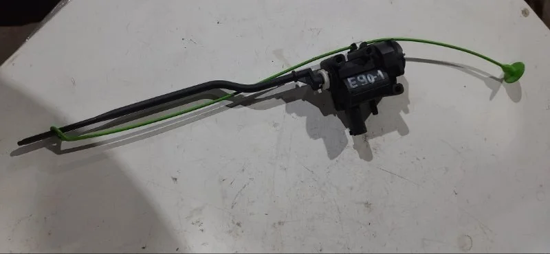 Замок лючка бензобака (активатор) BMW 3 E90/E91 - изображение 1
