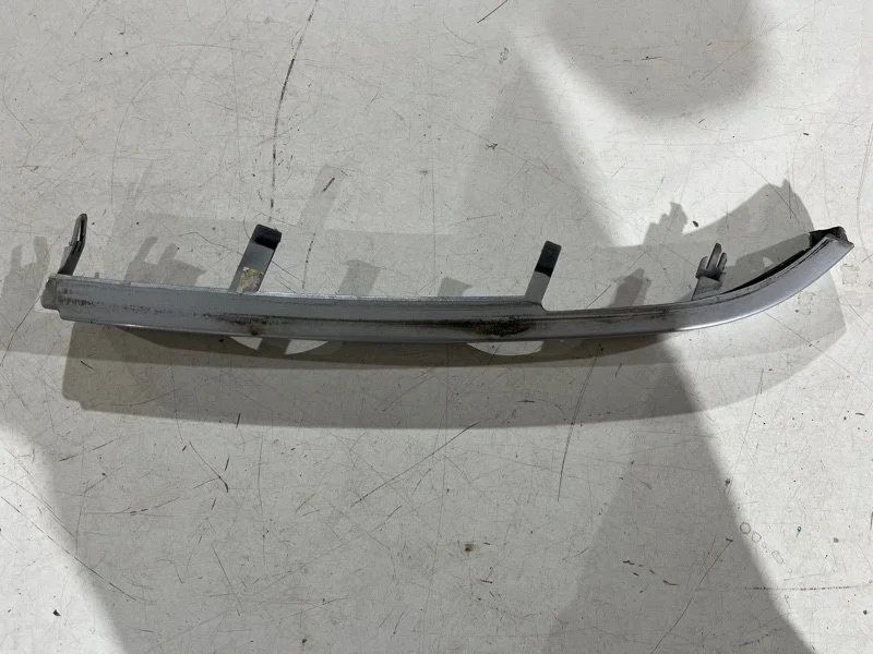 Накладка фары передняя правая BMW 3 E46 M43B19 - миниатюра 2