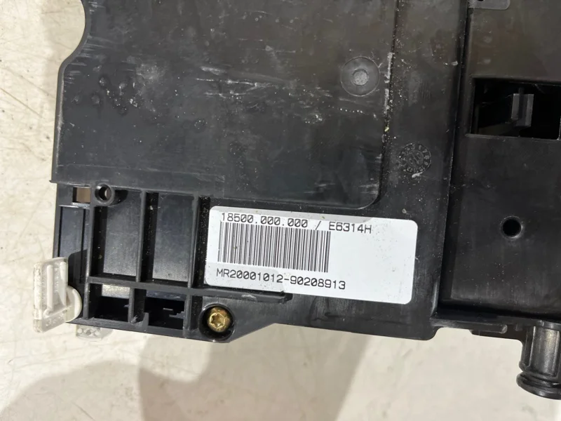 Блок предохранителей BMW 3 E46 M43B19 2000 - миниатюра 5