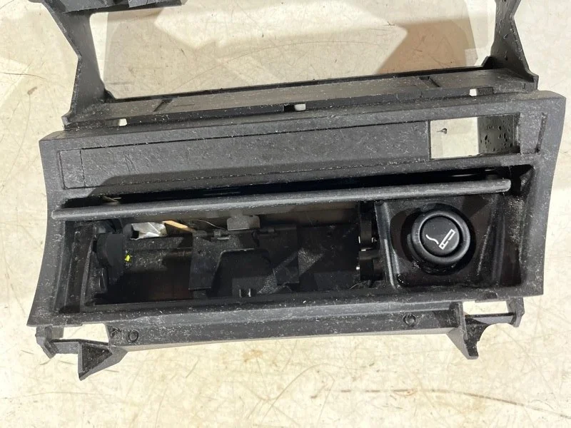 Пепельница передняя BMW 3 E46 M43B19 2000 - миниатюра 2