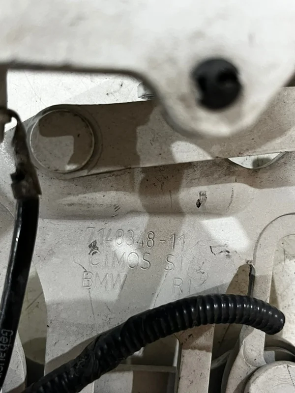 Петля капота правая BMW X5 E70 N52B30 2007 - миниатюра 4