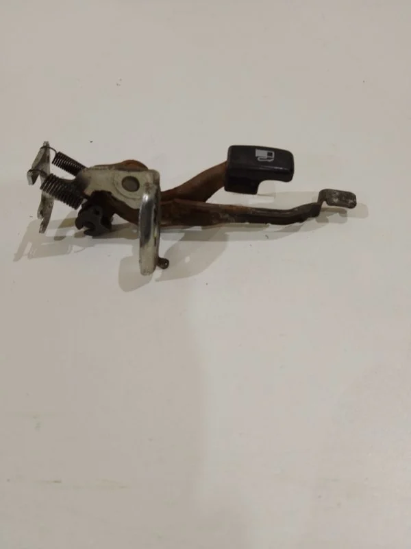 Ручка багажника Mitsubishi Lancer CS9 4G18 2004 - миниатюра 2