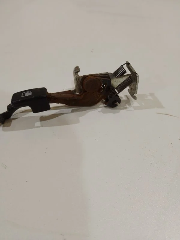 Ручка багажника Mitsubishi Lancer CS9 4G18 2004 - миниатюра 3
