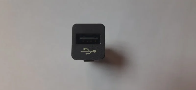Разъем USB BMW X5 E70 N55B30A 2010 - миниатюра 4