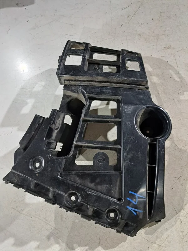 Кронштейн бампера задний правый BMW X1 E84 N46B20 - миниатюра 2