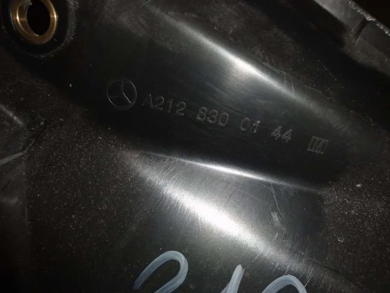 Воздухозаборник Mercedes-Benz E212 СЕДАН 2010 - миниатюра 3