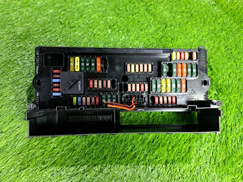 Блок предохранителей BMW 5 F10/F11 N52B25 2010 - миниатюра 2