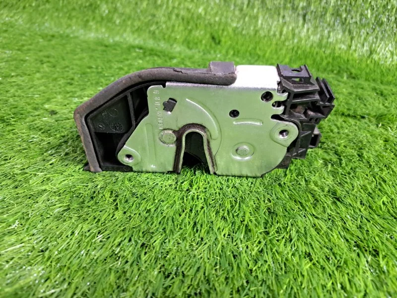 Замок двери передний правый BMW Z4 E85 M54B30 2003 - миниатюра 3