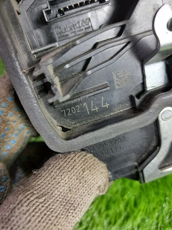 Замок двери передний правый BMW Z4 E85 M54B30 2003 - миниатюра 6