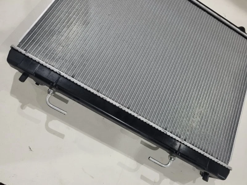 Радиатор основной Mitsubishi Pajero - миниатюра 2