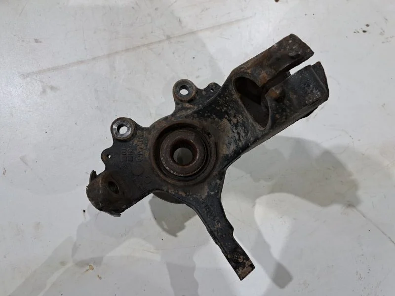 Кулак поворотный передний правый Ford Focus 2 - миниатюра 2