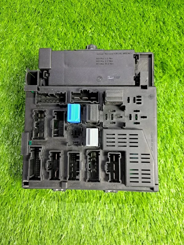 Блок предохранителей BMW Z4 E85 M54B30 2003 - миниатюра 4