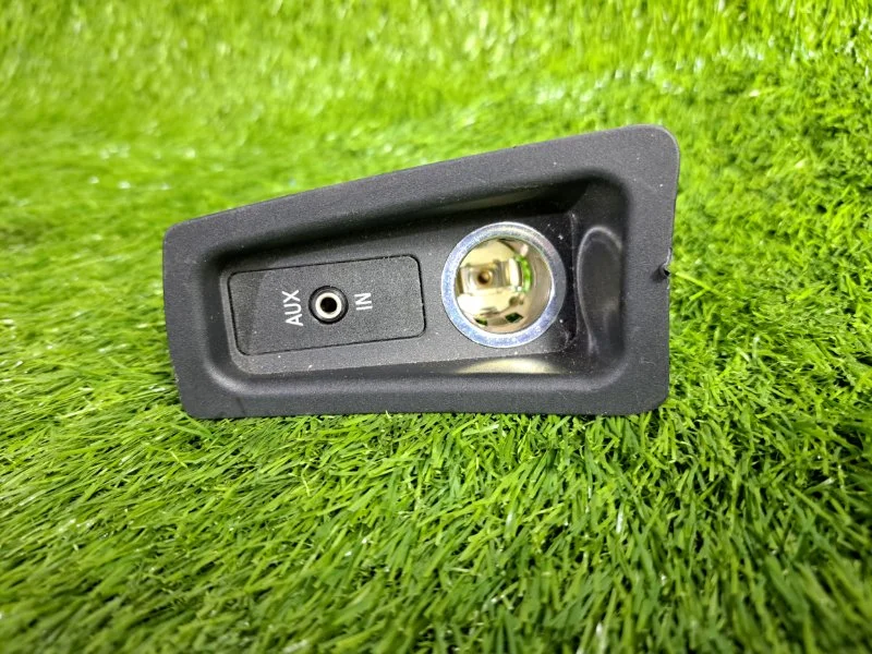 Разъем AUX BMW 1 E87 N46B20 2007 - миниатюра 3
