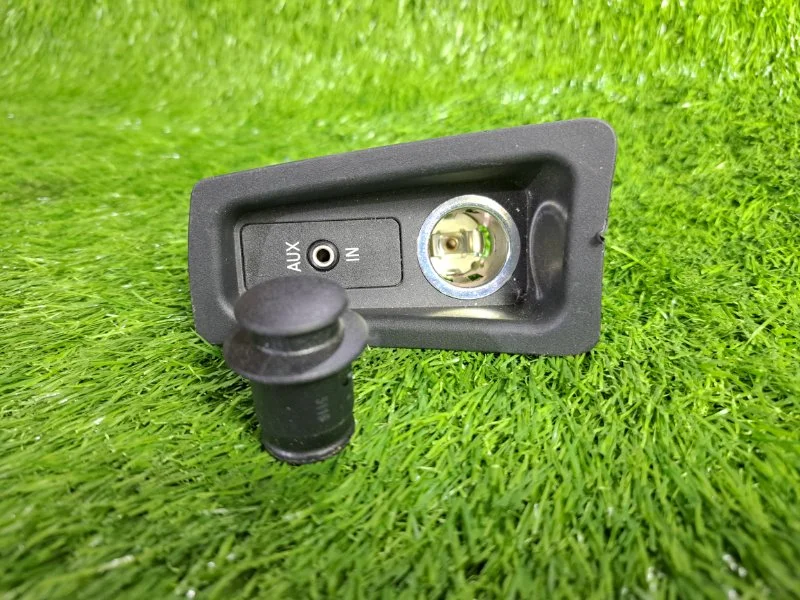 Разъем AUX BMW 1 E87 N46B20 2007 - миниатюра 4