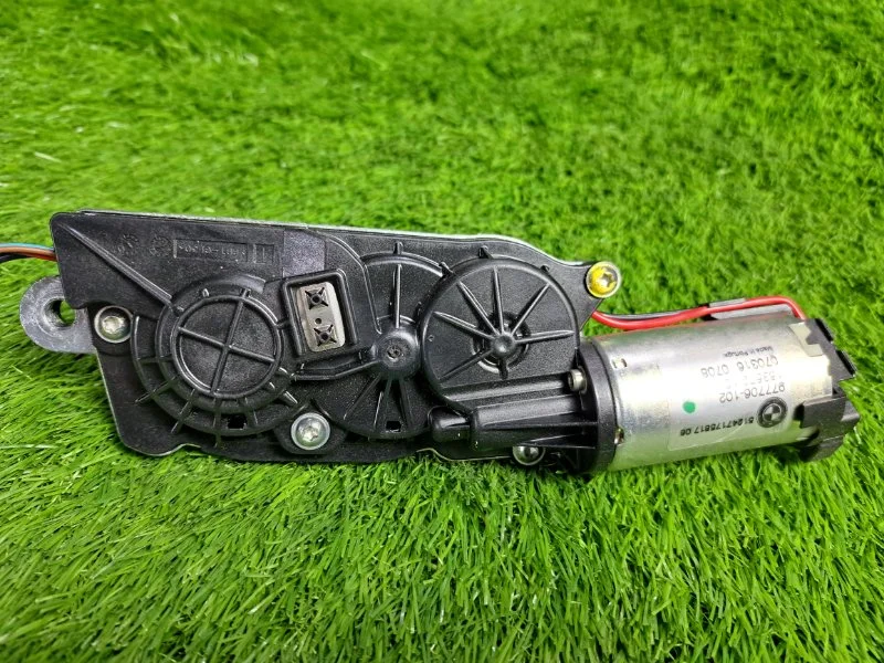 Замок багажника нижней двери BMW X5 E70 N52B30 - миниатюра 2
