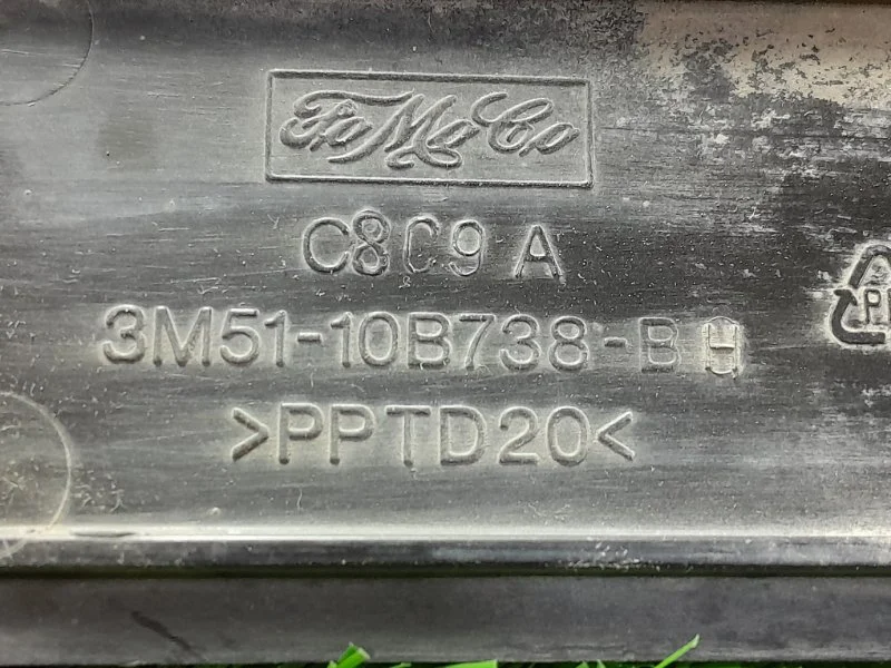 Воздуховод радиатора правый Ford Focus 2 СЕДАН 2Л - миниатюра 4