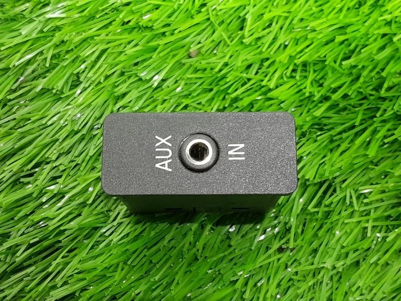Разъем AUX BMW 5 F10/F11 N52B25 2010 - изображение 1