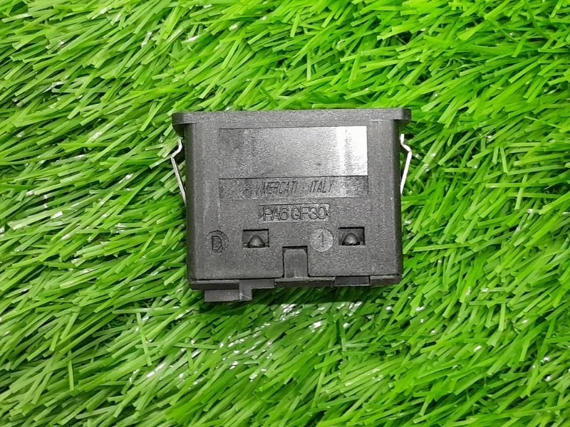 Разъем AUX BMW 5 F10/F11 N52B25 2010 - миниатюра 3