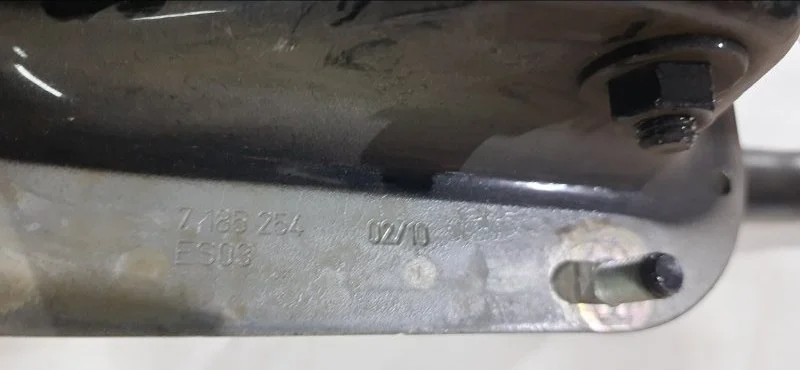 Петля багажника правая BMW 7 F02 N63B44A 2010 - миниатюра 4