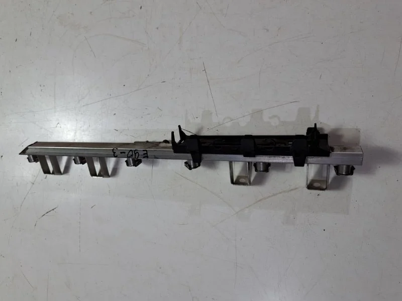 Рейка топливная (рампа) BMW 3 E91/E90 N52B25 2008 - миниатюра 2