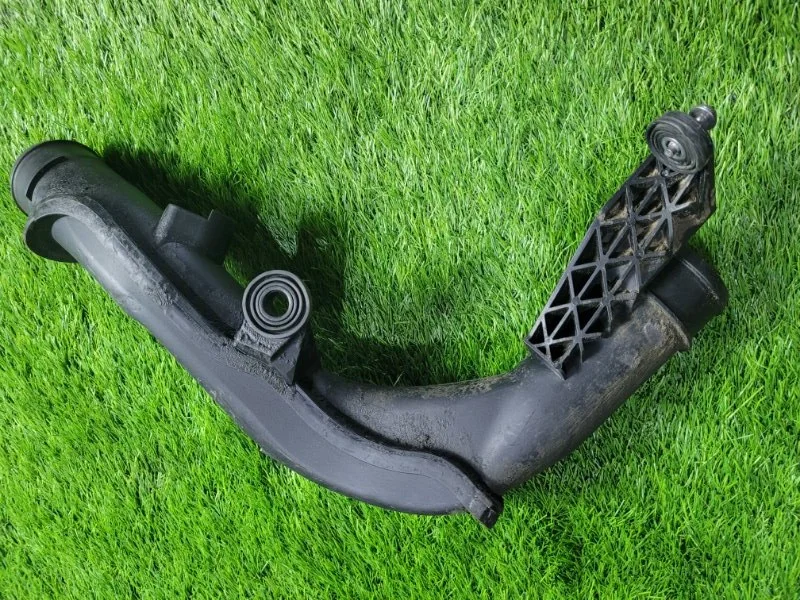 Патрубок интеркулера Volkswagen - миниатюра 3