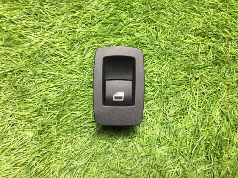 Кнопка стеклоподъемника BMW X3 F25 N47D20C 2012 - изображение 1