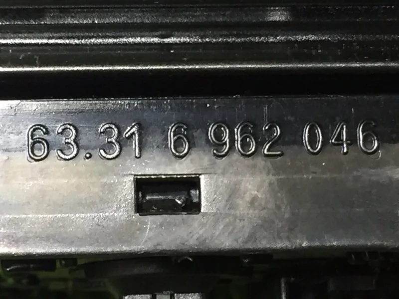 Плафон салонный передний BMW X3 E83 N52B25 2008 - миниатюра 10
