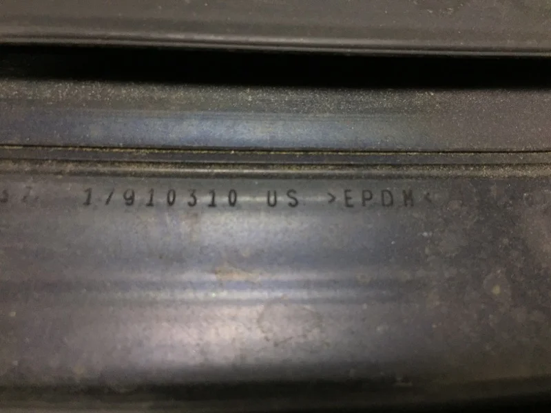 Уплотнитель капота BMW X3 F25 N47D20C 2012 - миниатюра 4