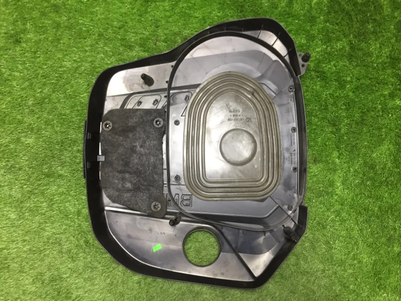 Крышка двигателя BMW X3 F25 N47D20C 2012 - миниатюра 2