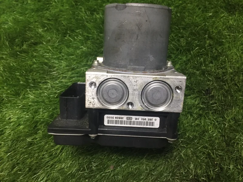 Блок ABS (насос) BMW 5 E60/E61 M54B30 2003 - миниатюра 4