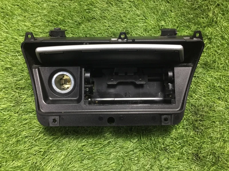Пепельница передняя BMW X3 E83 N52B25 2008 - миниатюра 4